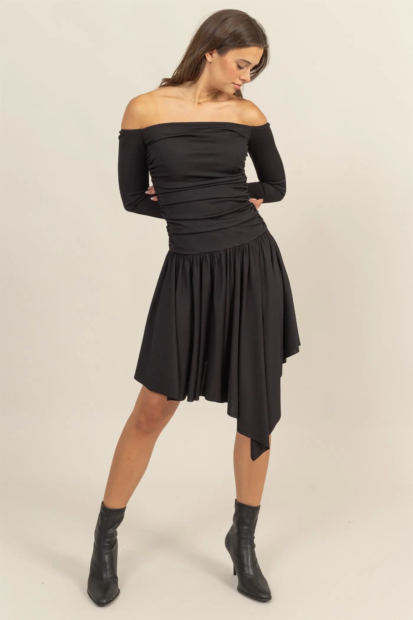 HF24G061-Jersey Off-shoulder Ruched Dress